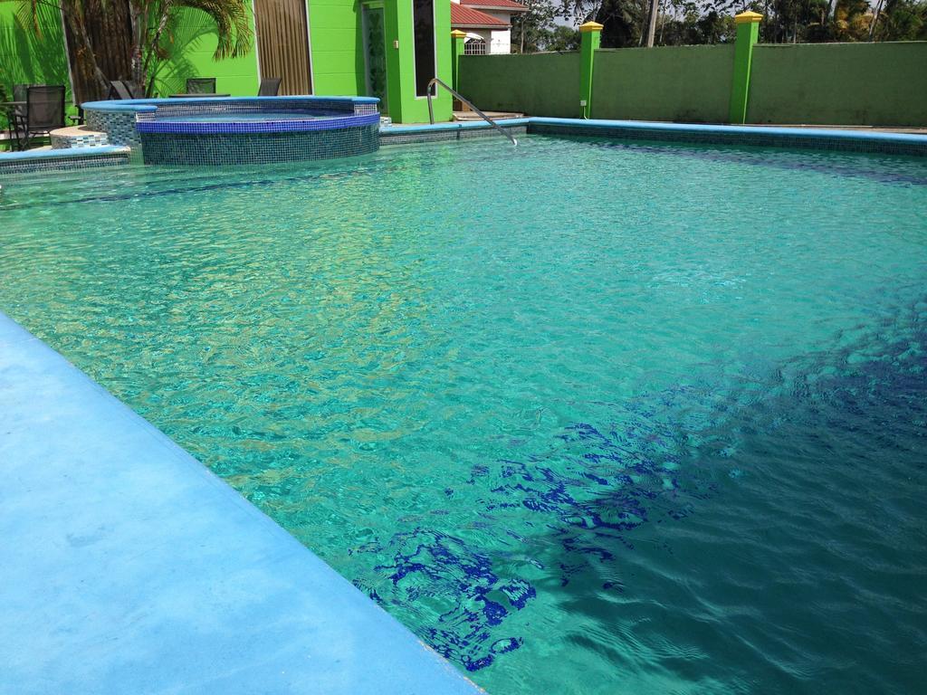 Airport Suites Hotel Piarco Buitenkant foto