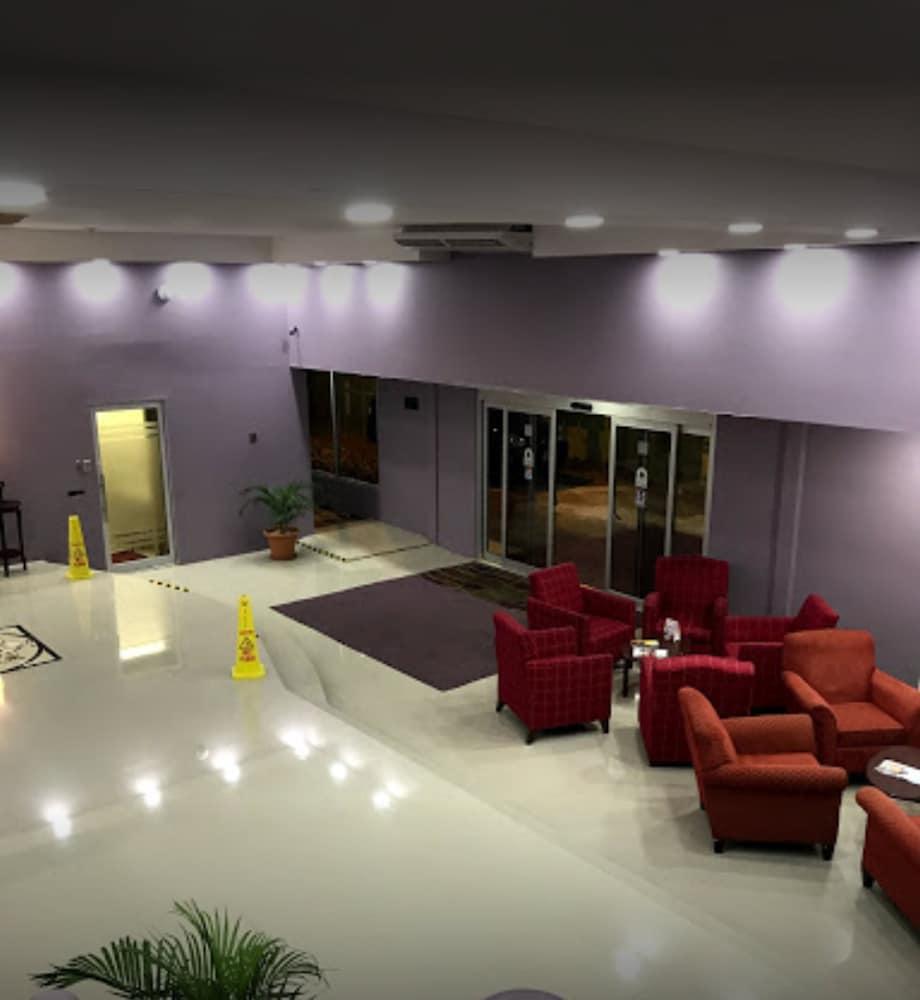 Airport Suites Hotel Piarco Buitenkant foto