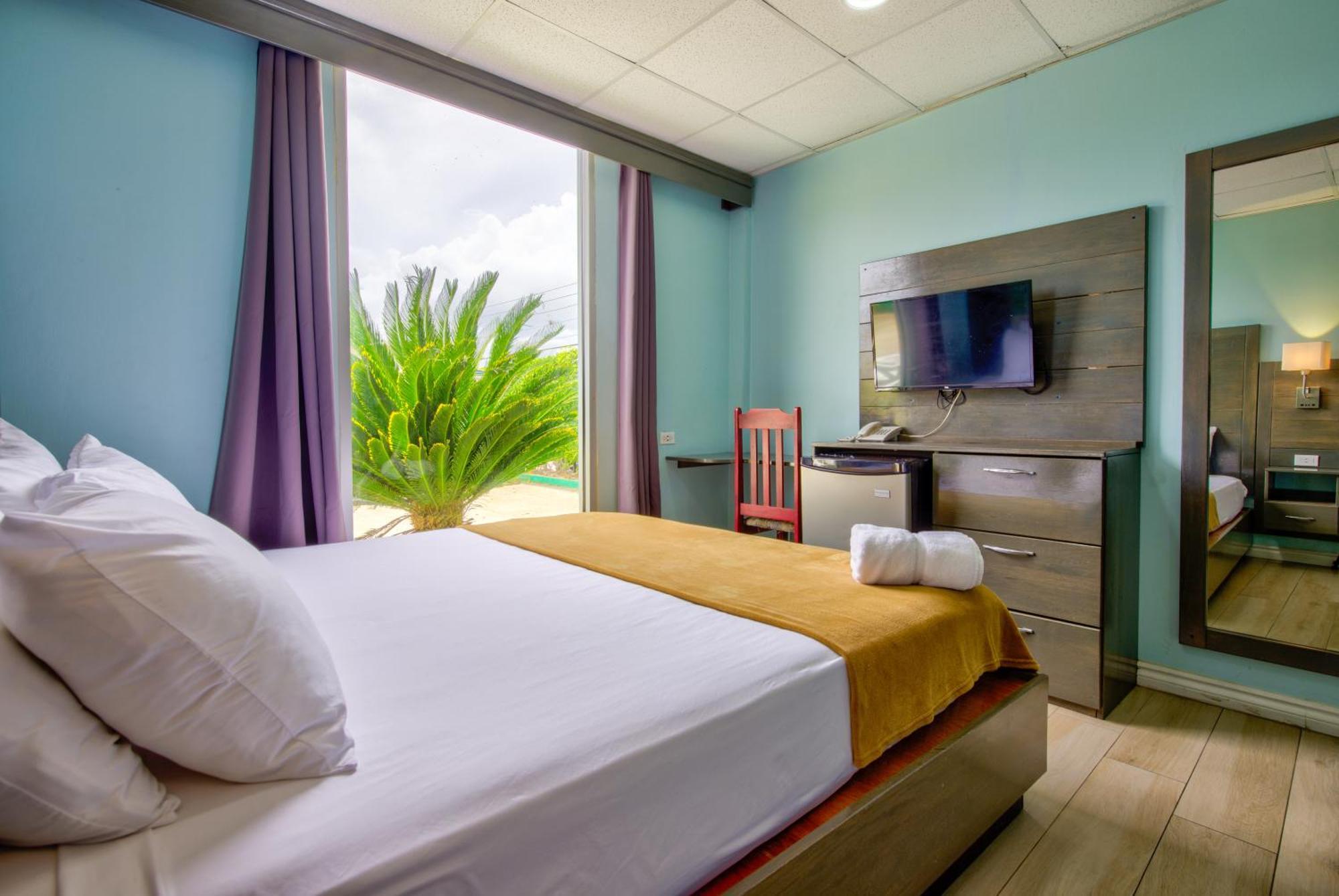 Airport Suites Hotel Piarco Buitenkant foto