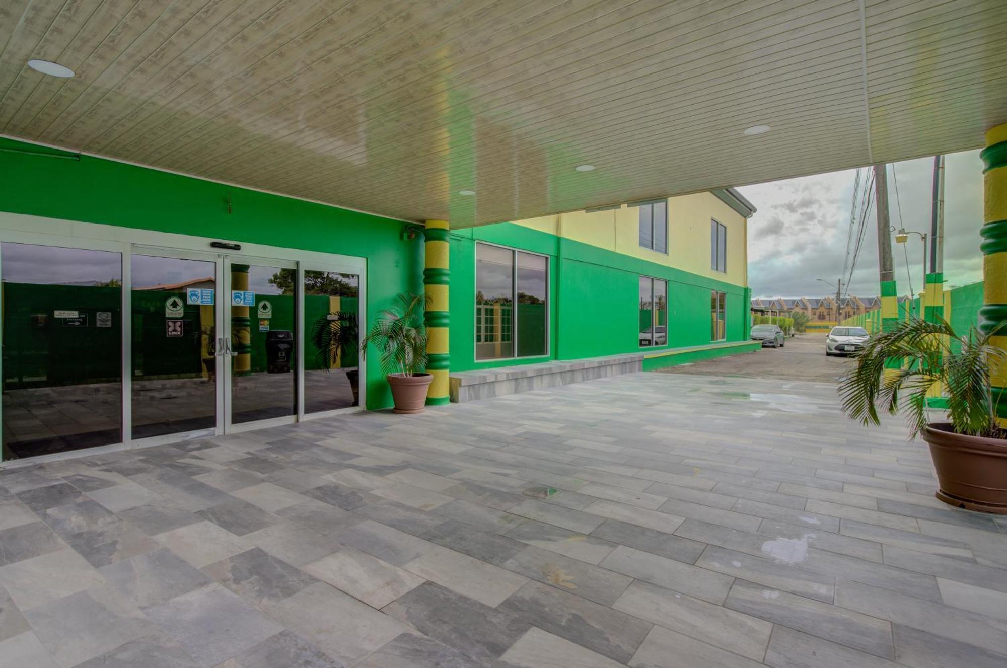 Airport Suites Hotel Piarco Buitenkant foto