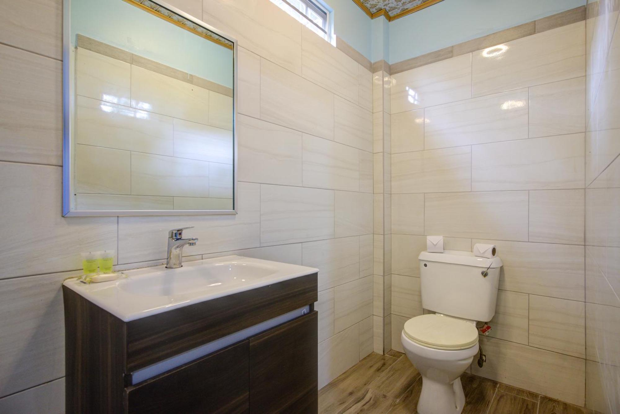Airport Suites Hotel Piarco Buitenkant foto