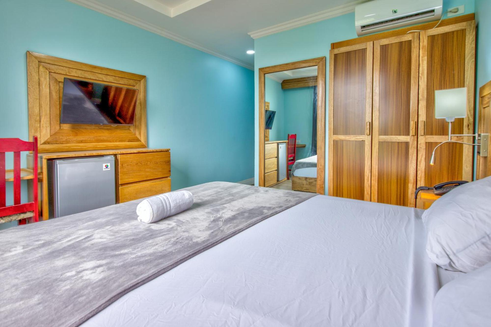 Airport Suites Hotel Piarco Buitenkant foto