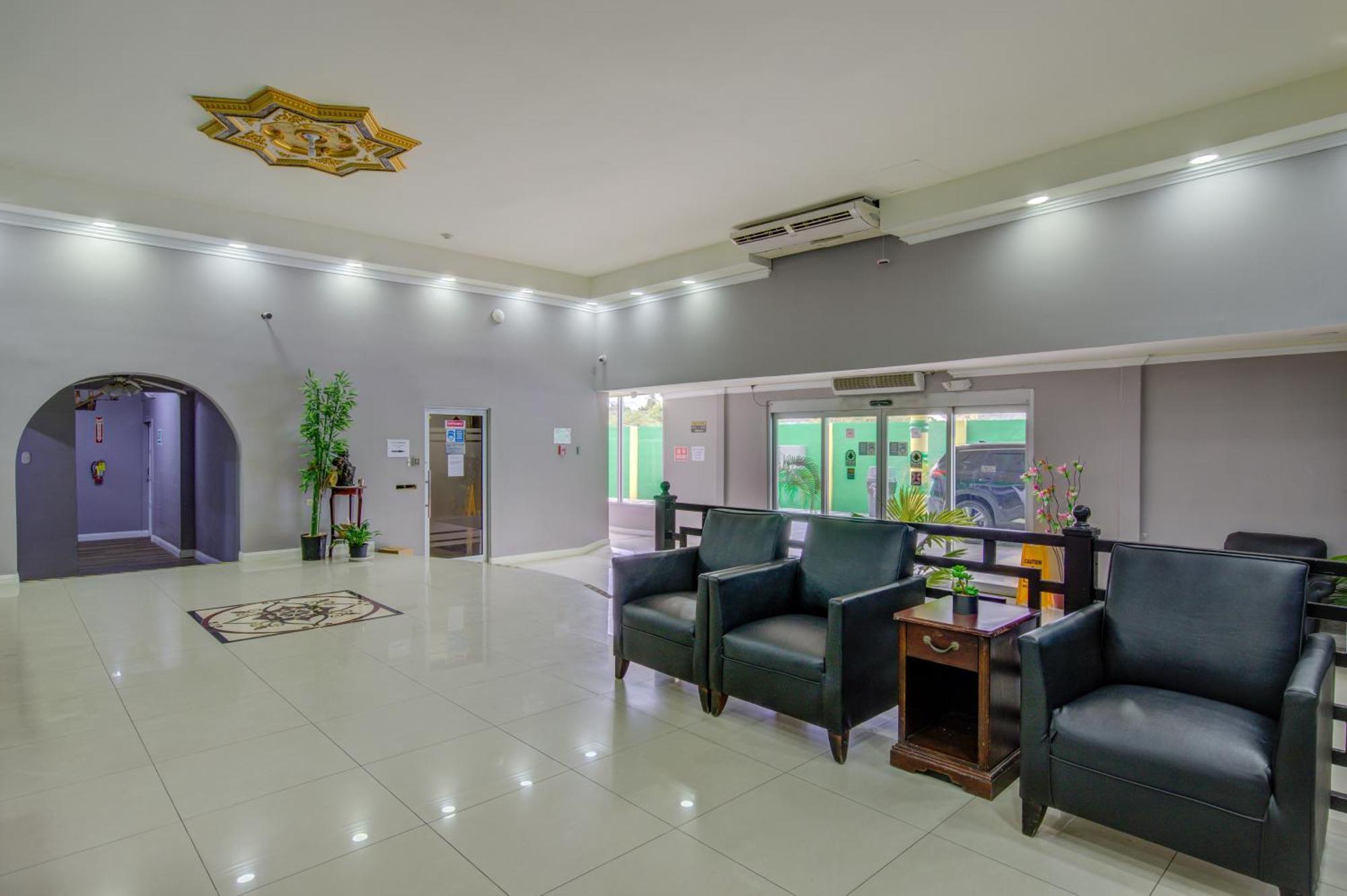 Airport Suites Hotel Piarco Buitenkant foto