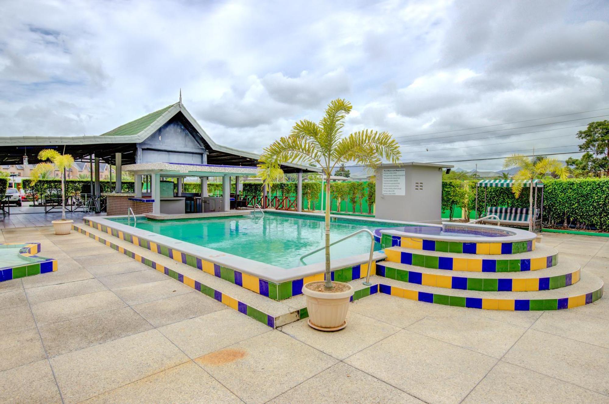 Airport Suites Hotel Piarco Buitenkant foto