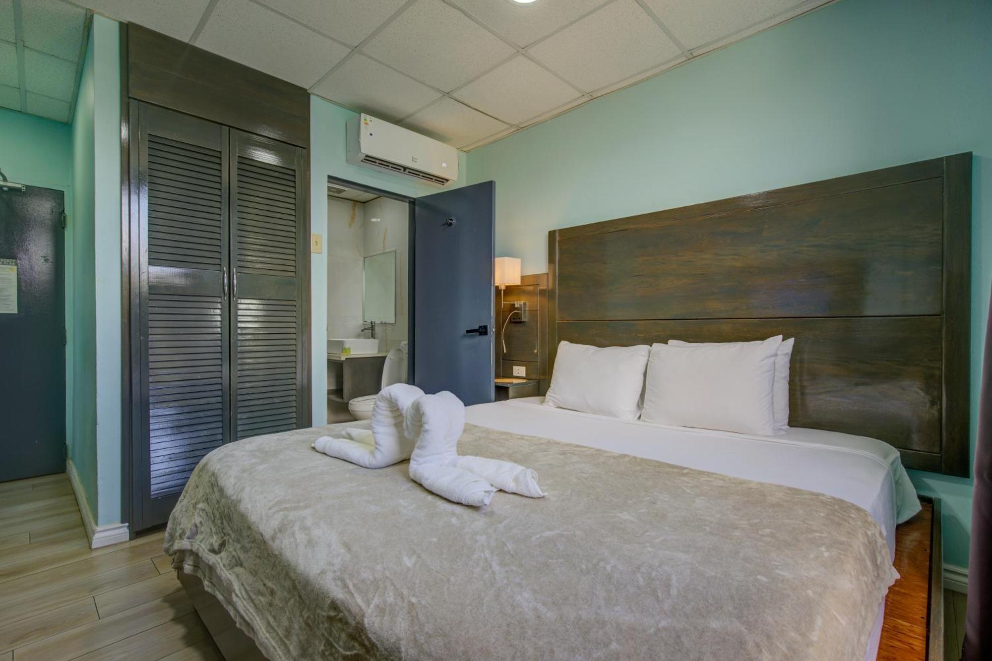 Airport Suites Hotel Piarco Buitenkant foto