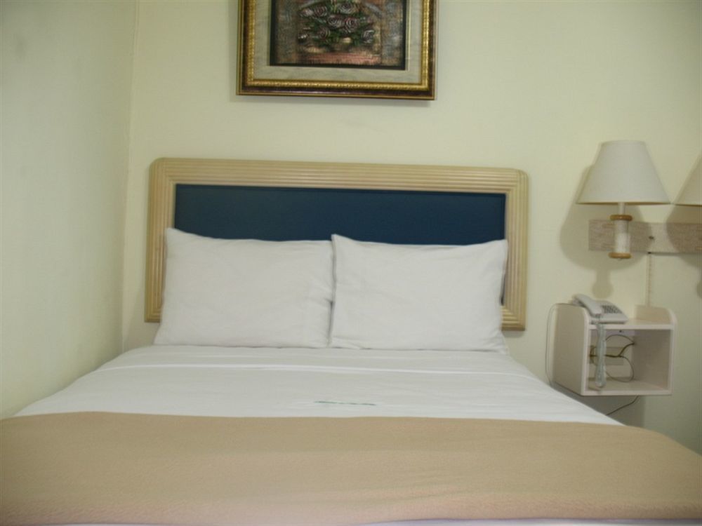 Airport Suites Hotel Piarco Buitenkant foto