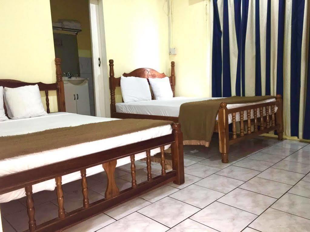 Airport Suites Hotel Piarco Buitenkant foto